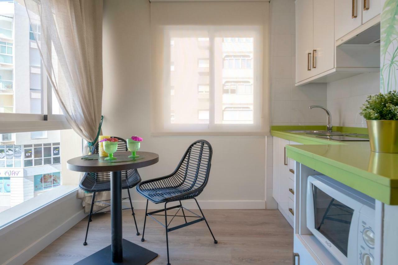 Malagueta Malibu Apartment Малага Екстериор снимка